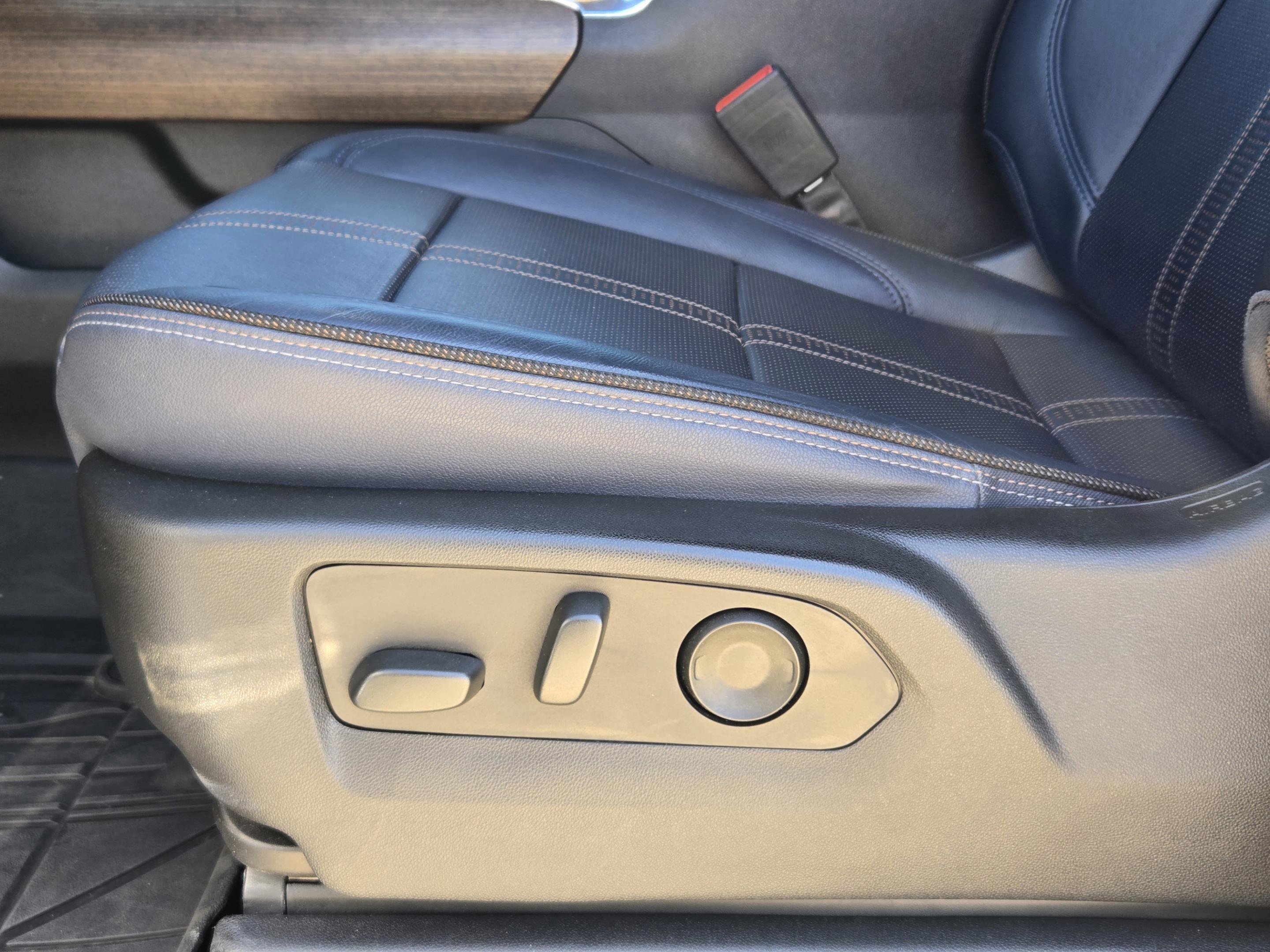 Used 2023 Chevrolet Silverado 1500 High Country w/ Technology Package image 34