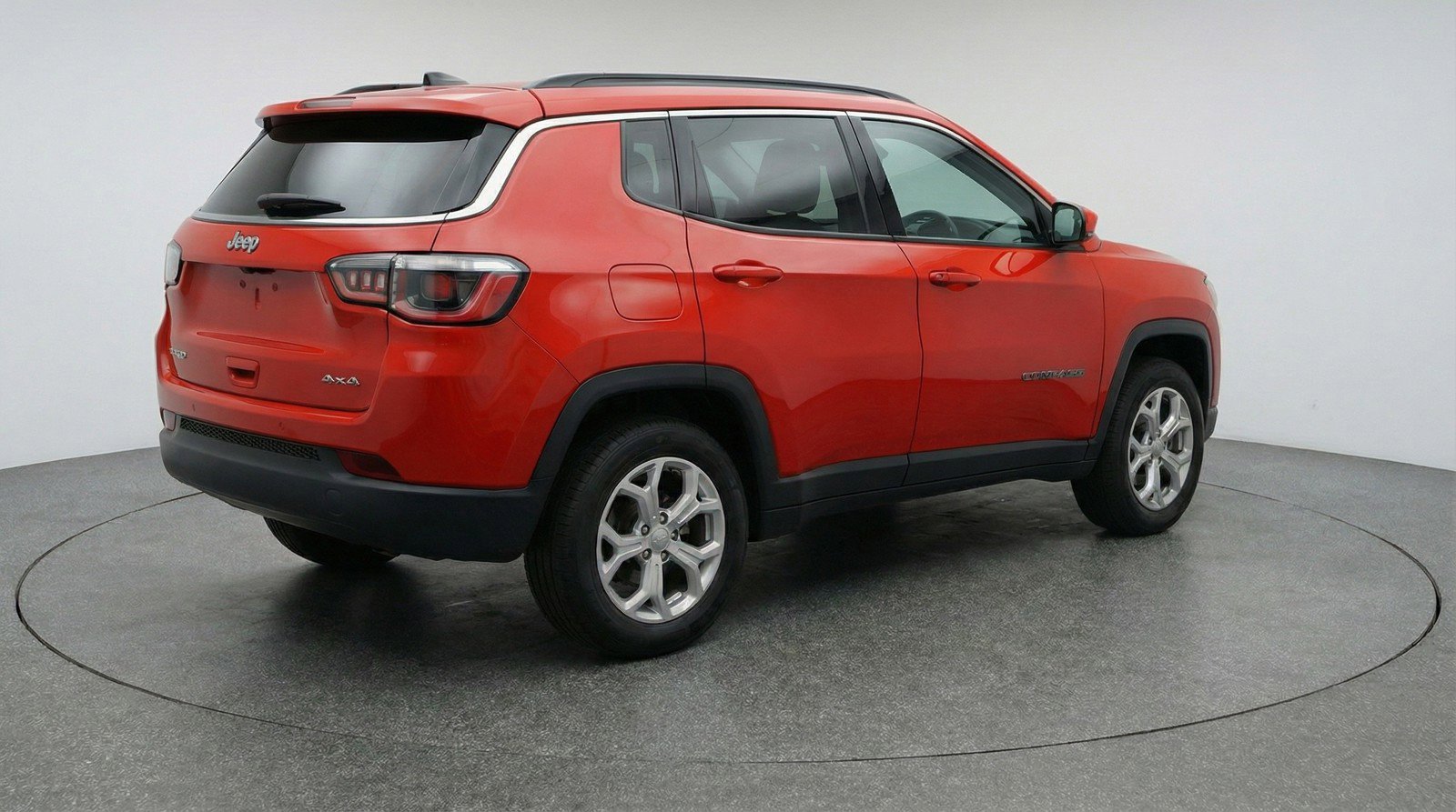 Used 2025 Jeep Compass Latitude AWD/4WD image 9