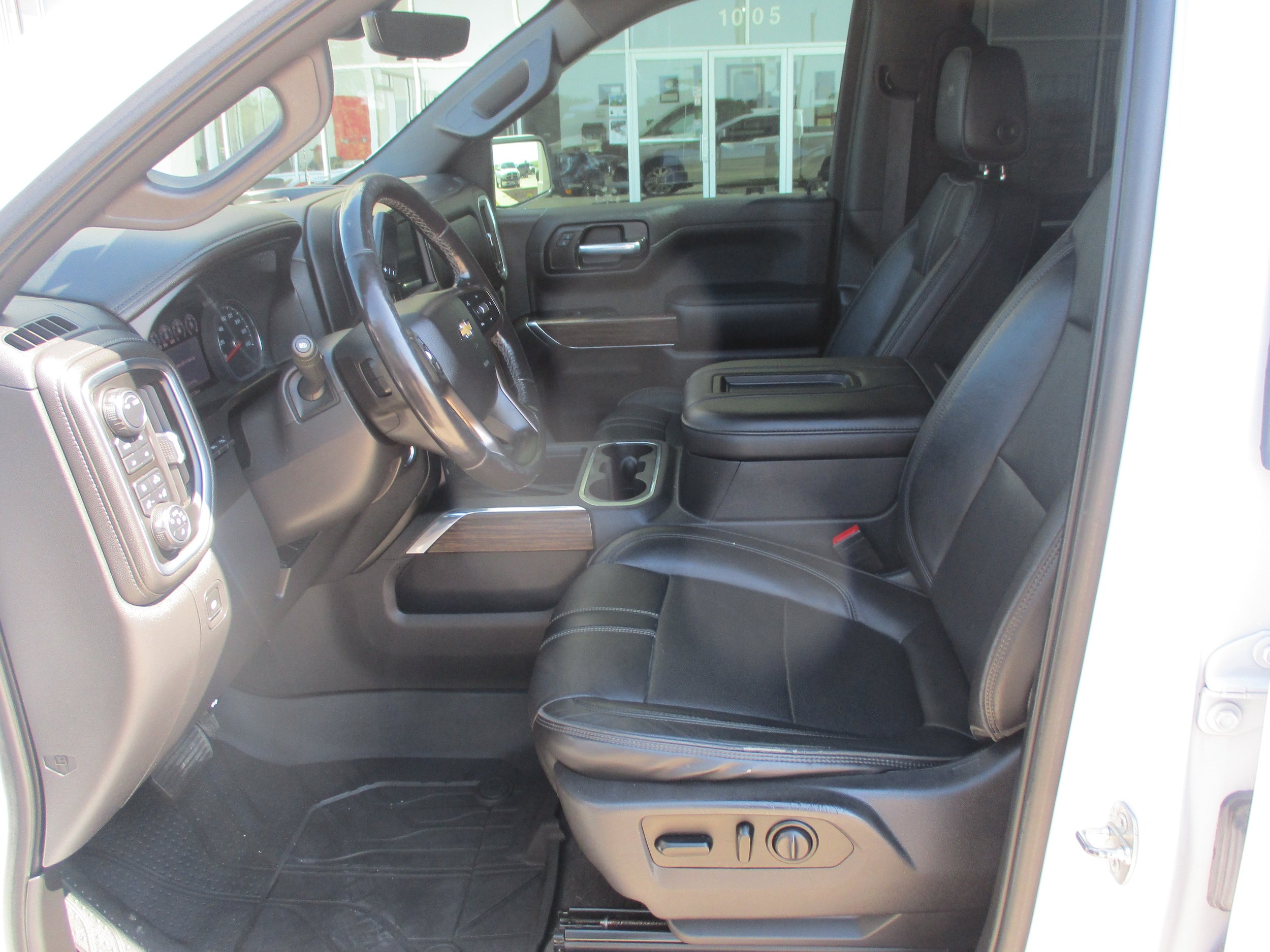 Used 2020 Chevrolet Silverado 1500 High Country w/ Technology Package AWD/4WD image 4
