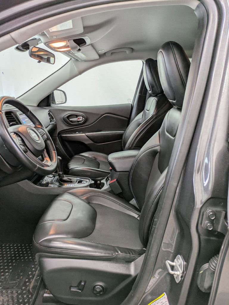 Used 2019 Jeep Cherokee Latitude Plus w/ Cold Weather Group image 3