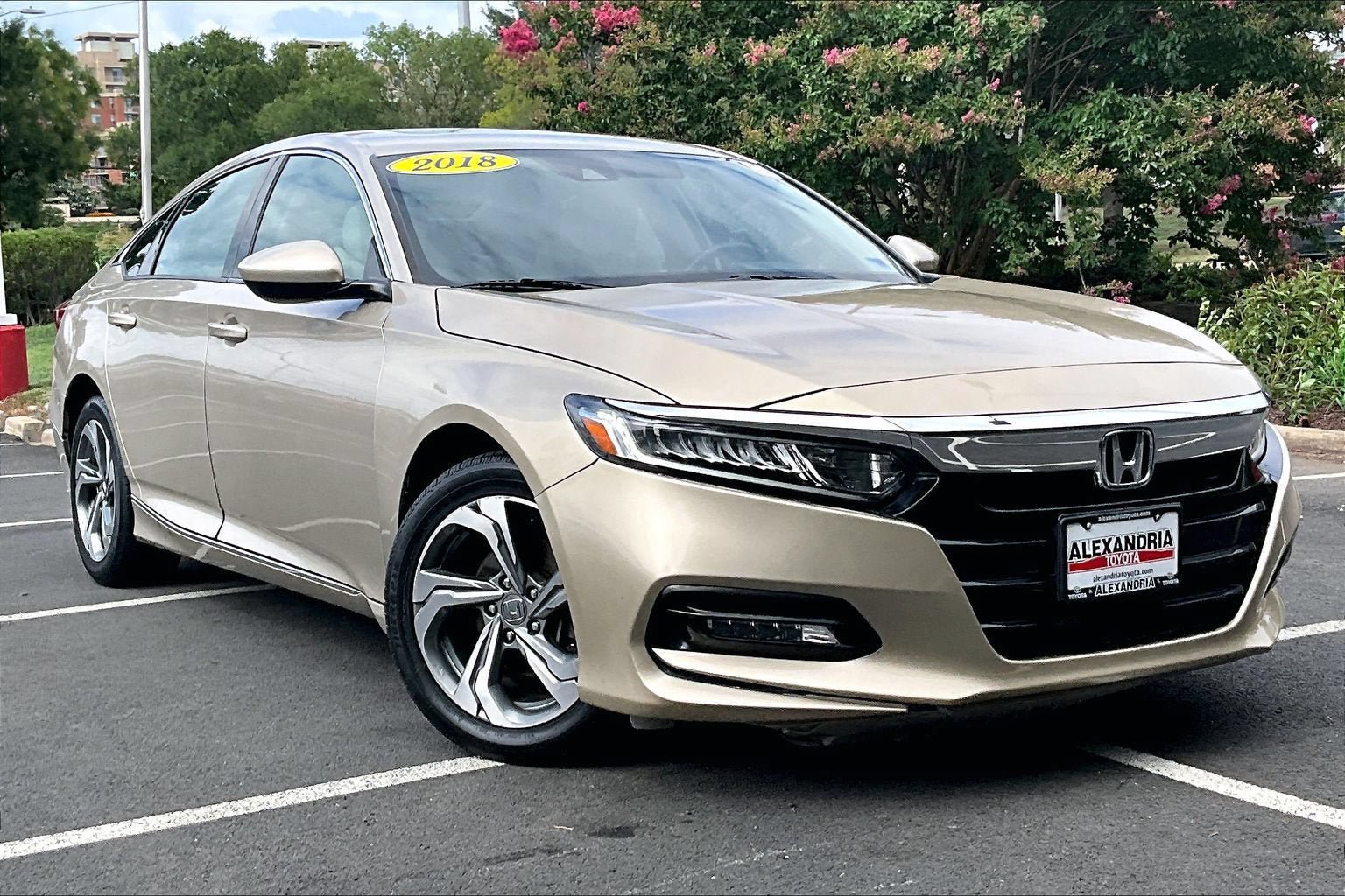 Used 2018 Honda Accord EX image 2