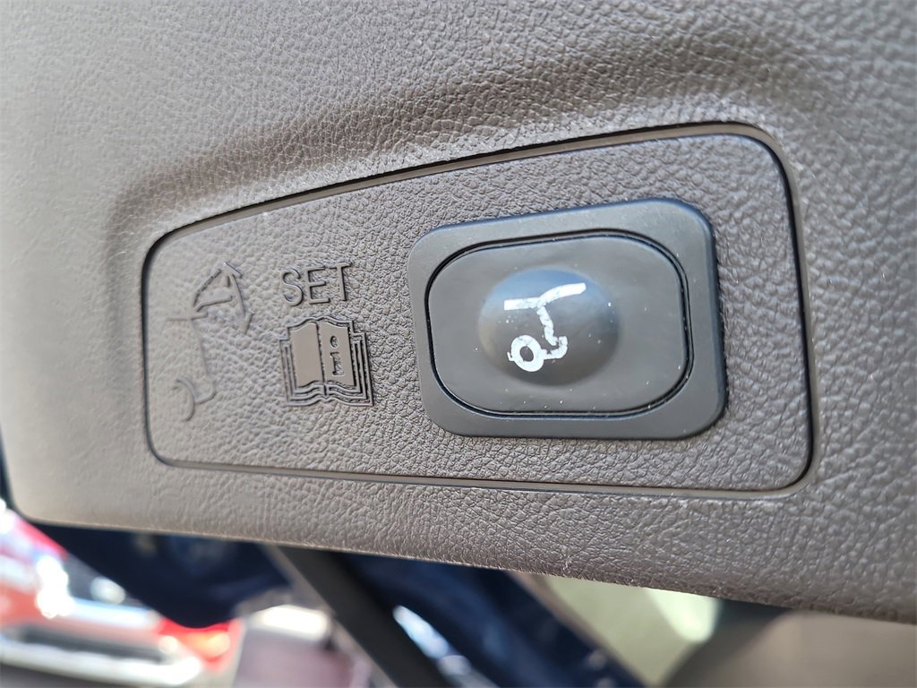 Used 2018 Lincoln MKC Reserve w/ Lincoln MKC Climate Package image 9