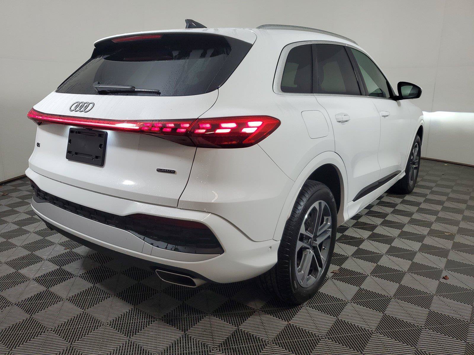 Used 2025 Audi Q5 Premium w/ Convenience Package AWD/4WD image 6