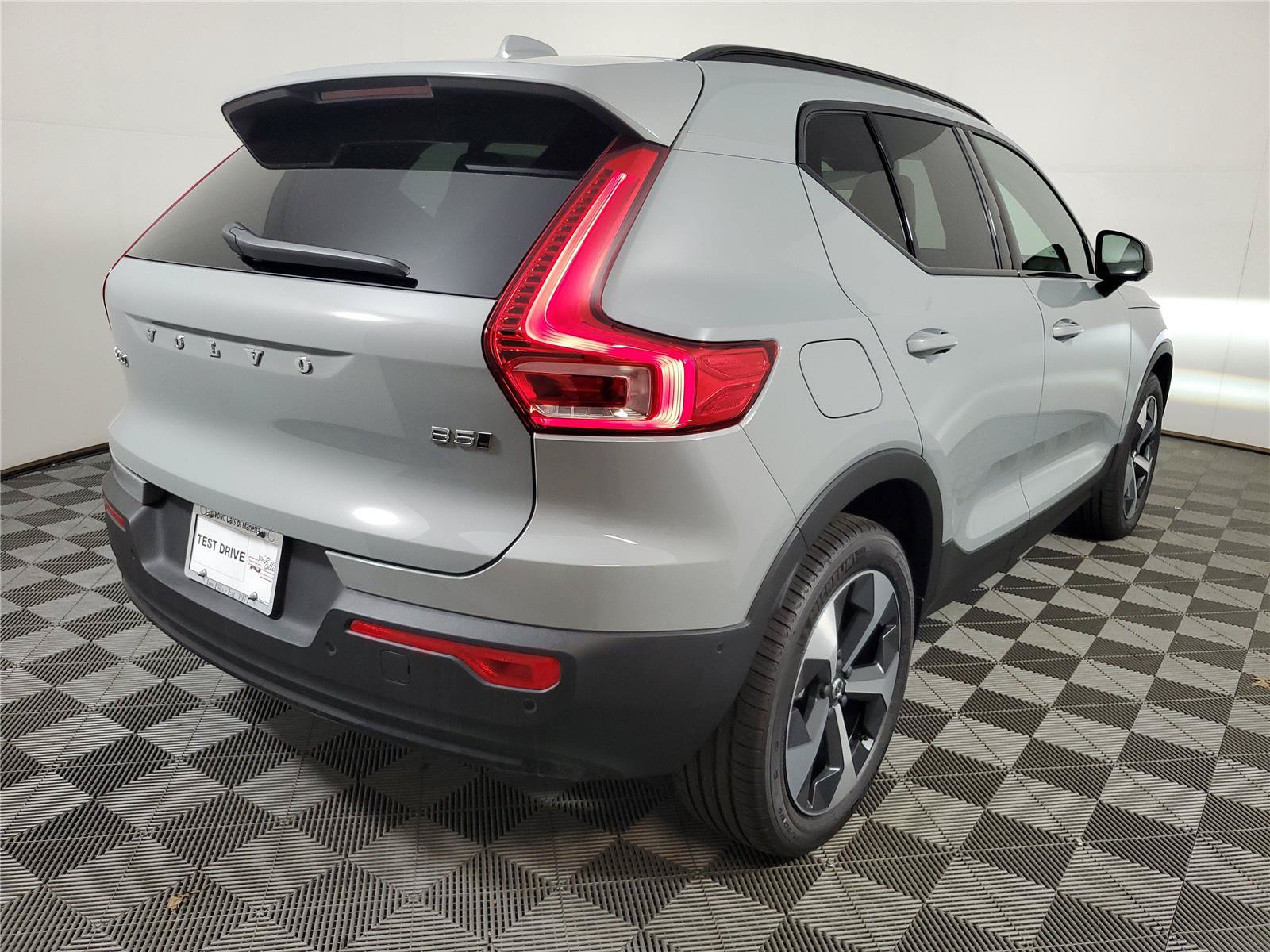 New 2026 Volvo XC40 B5 Plus w/ Protection Package Premier AWD/4WD image 6