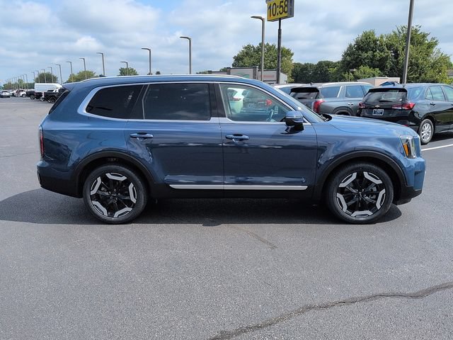 Used 2023 Kia Telluride EX w/ EX Captain's Chair Package AWD/4WD image 8