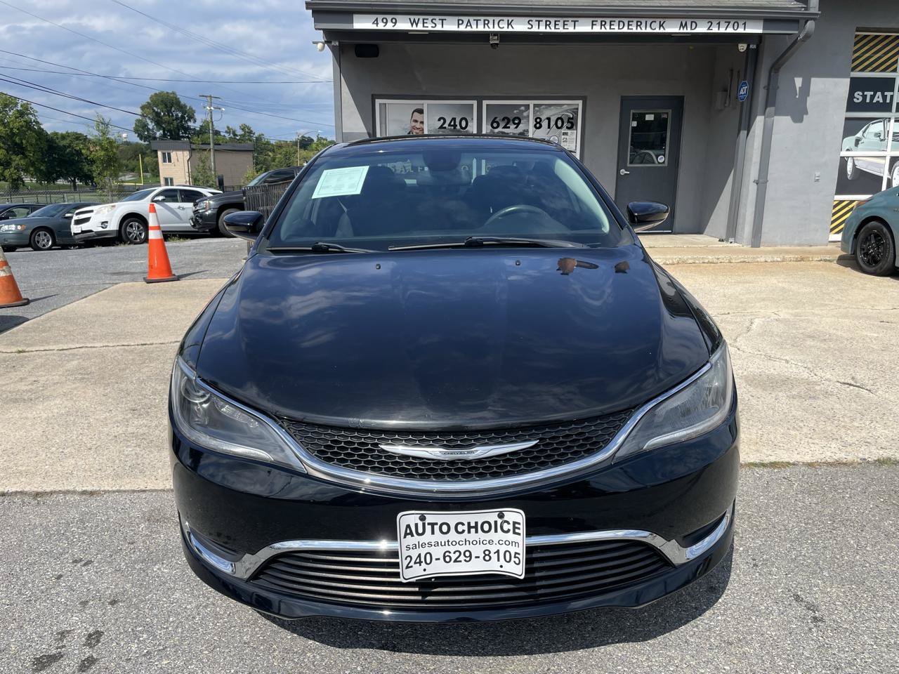 Used 2015 Chrysler 200 Limited FWD image 2