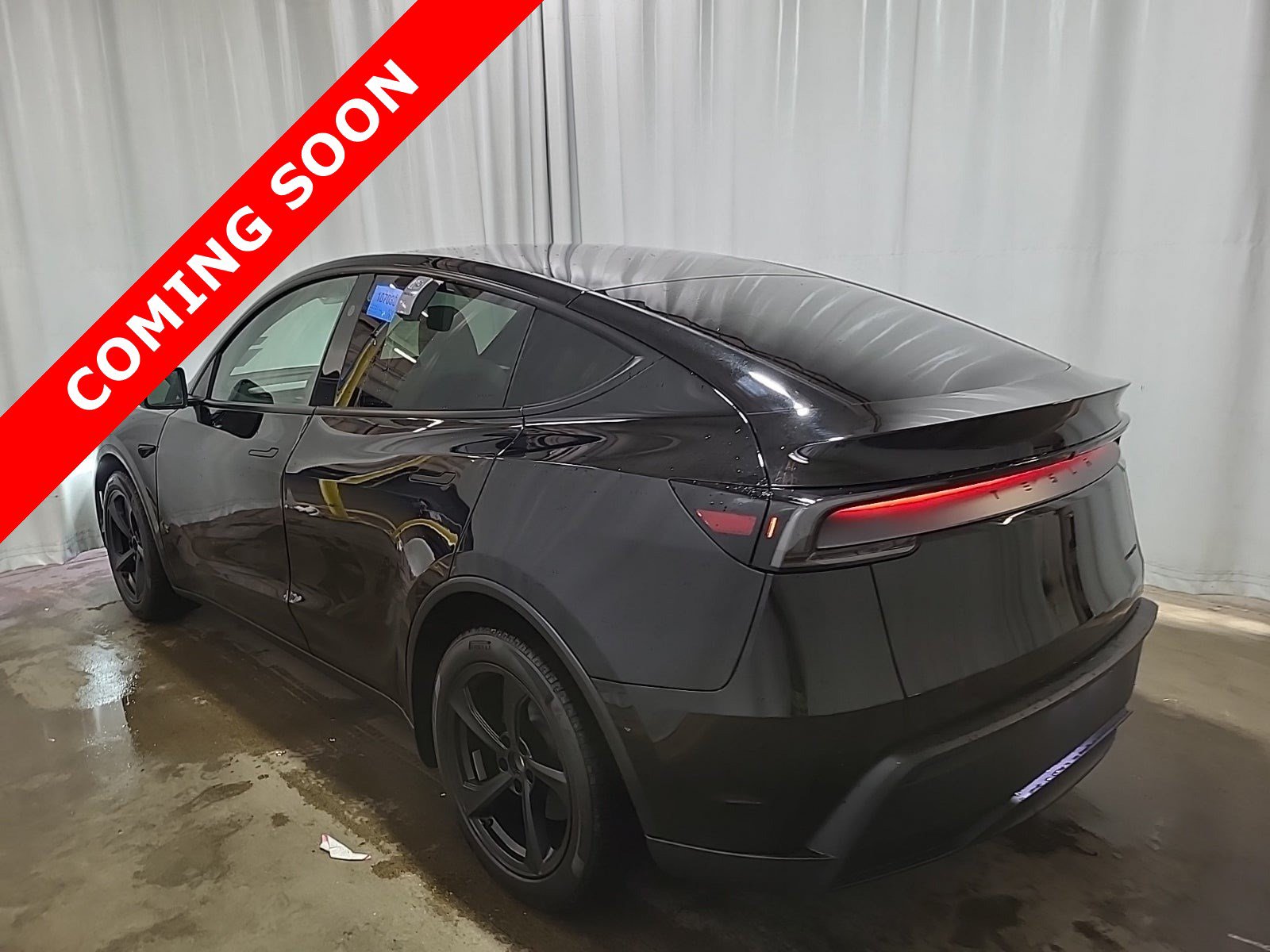 Used 2026 Tesla Model Y AWD image 3