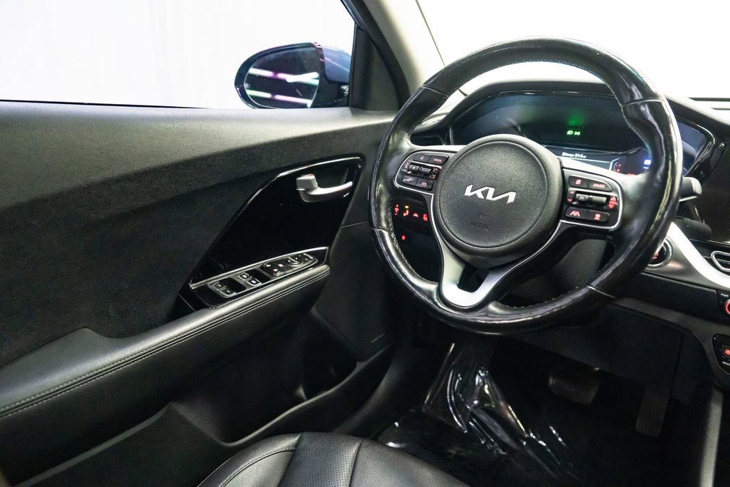 Used 2022 Kia Niro EX Premium FWD image 11