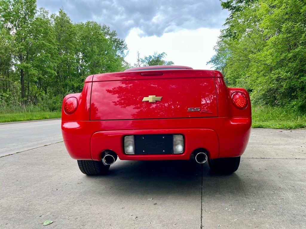 Used 2004 Chevrolet SSR w/ Preferred Equipment Group RWD image 6