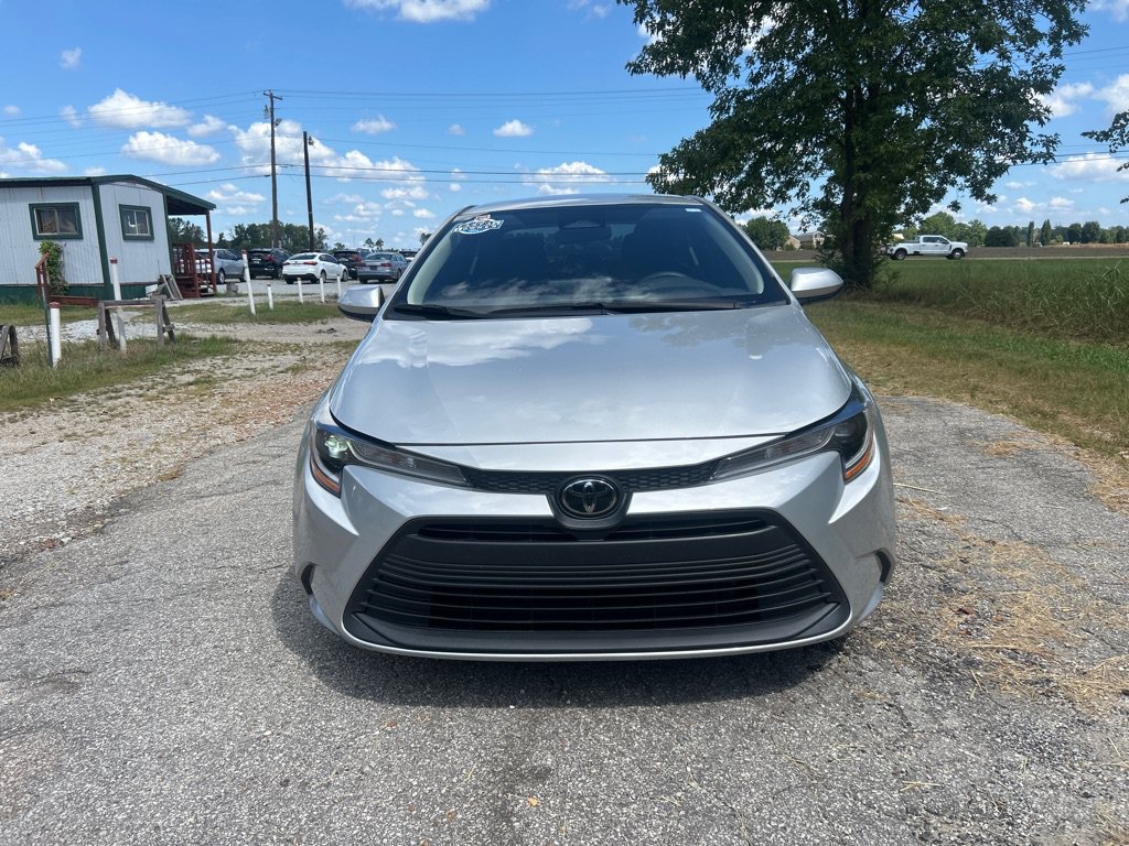 Used 2024 Toyota Corolla LE FWD image 2