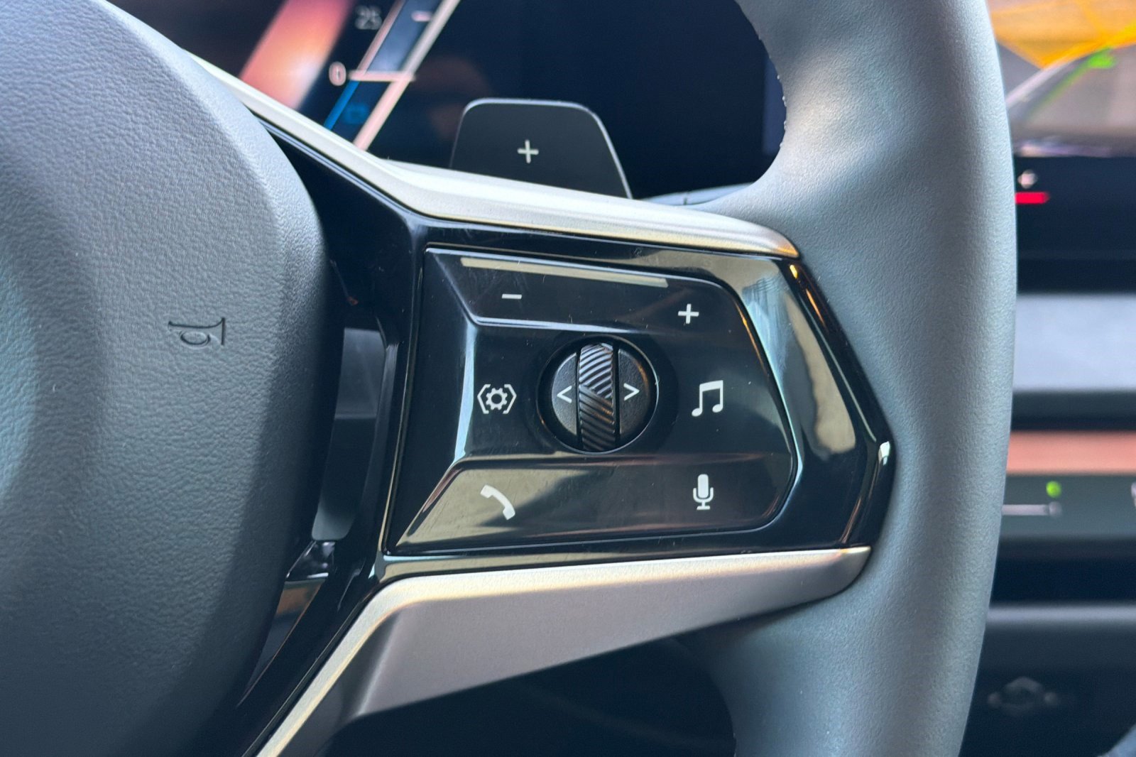 Used 2025 BMW X3 xDrive30i w/ Premium Package image 30