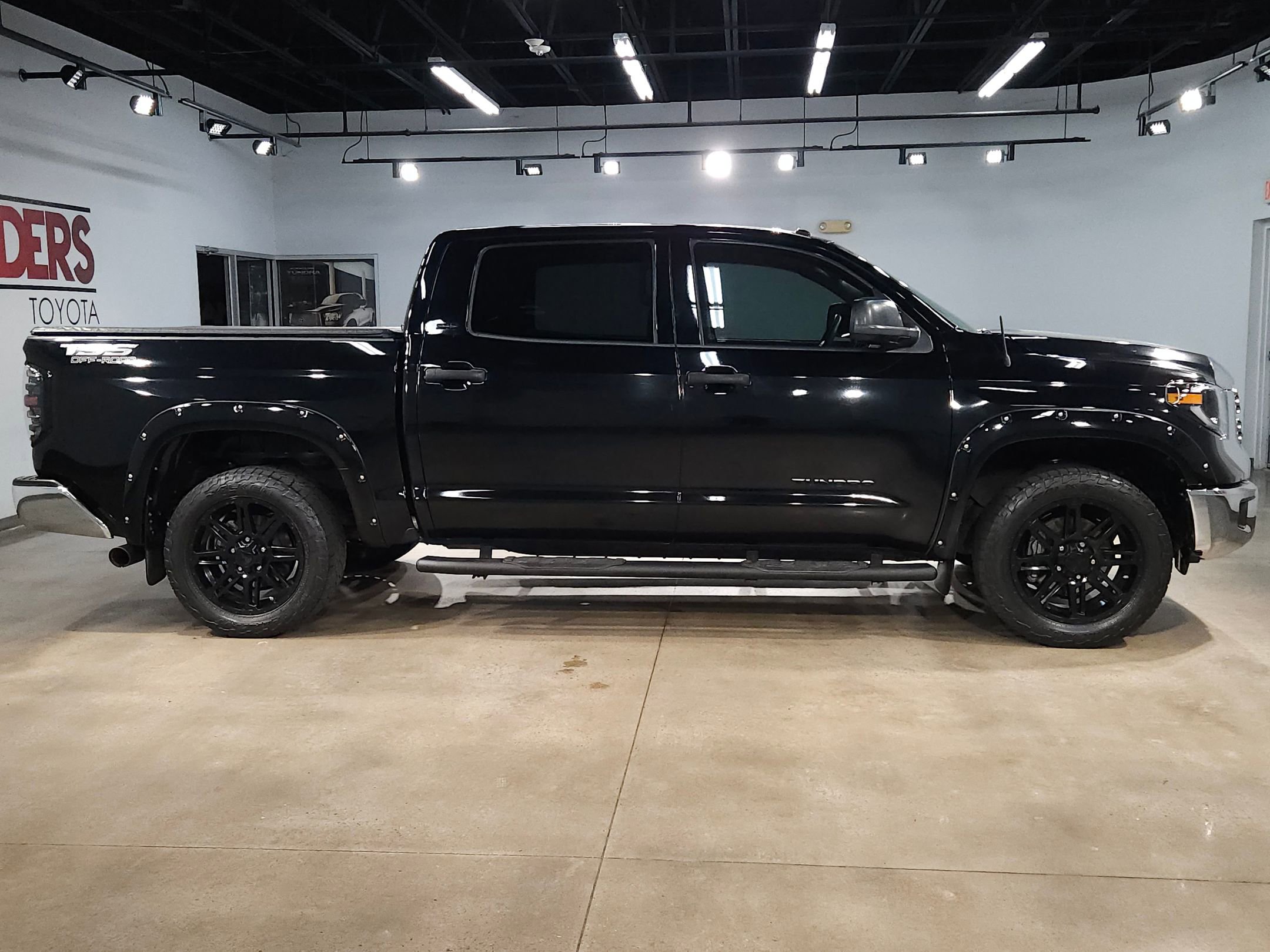Used 2018 Toyota Tundra SR5 w/ SR5 Upgrade Package RWD image 8