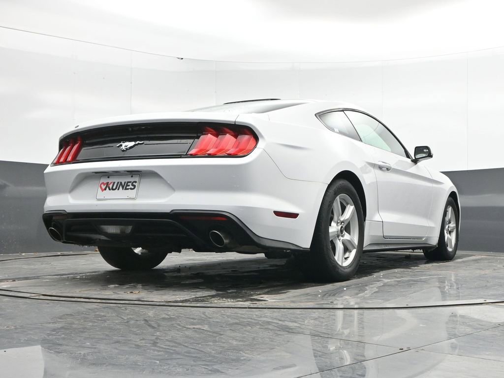 Used 2018 Ford Mustang EcoBoost image 39