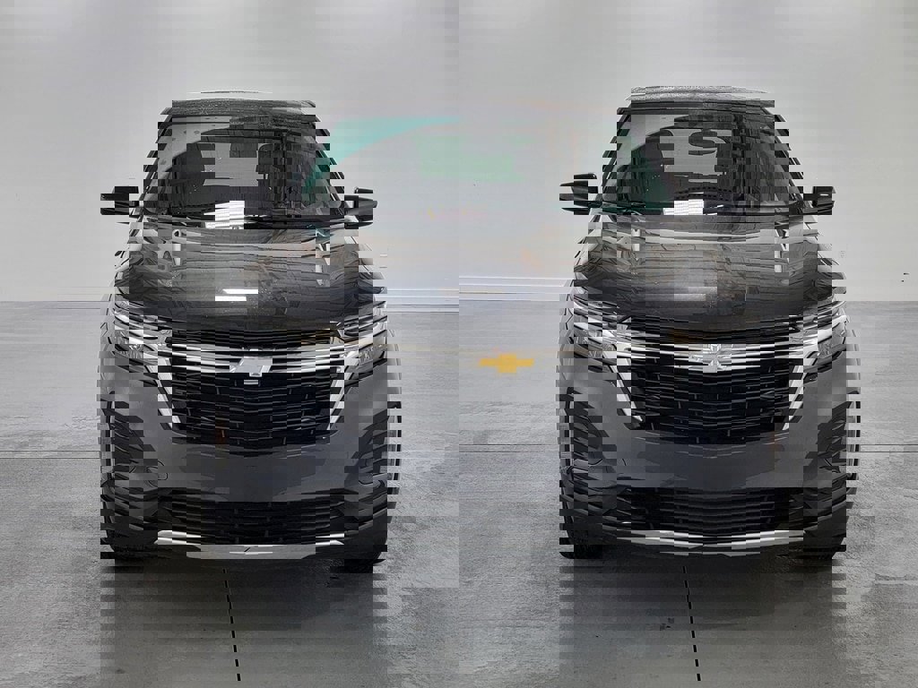 Used 2023 Chevrolet Equinox LT image 2