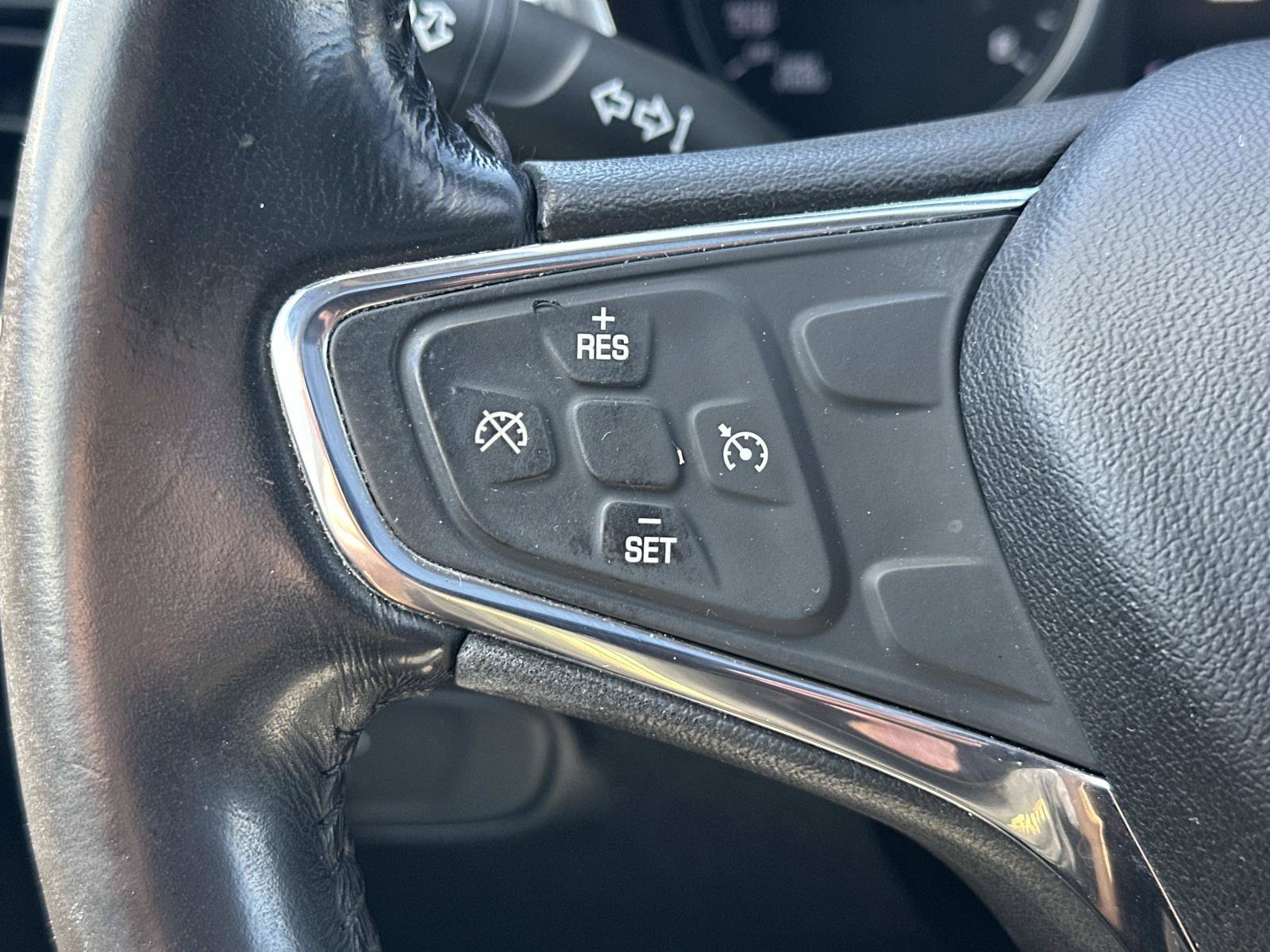 Used 2019 Chevrolet Equinox LT w/ Sun & Navigation Package FWD image 22