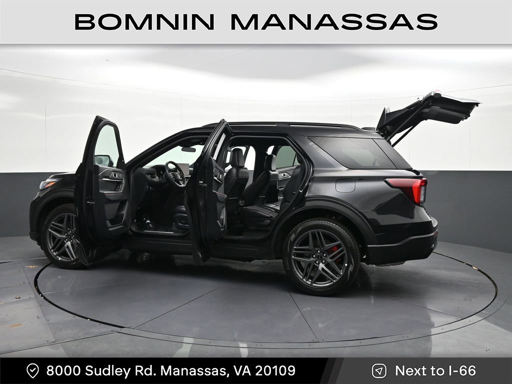 Used 2025 Ford Explorer ST-Line w/ ST-Line Street Pack image 40