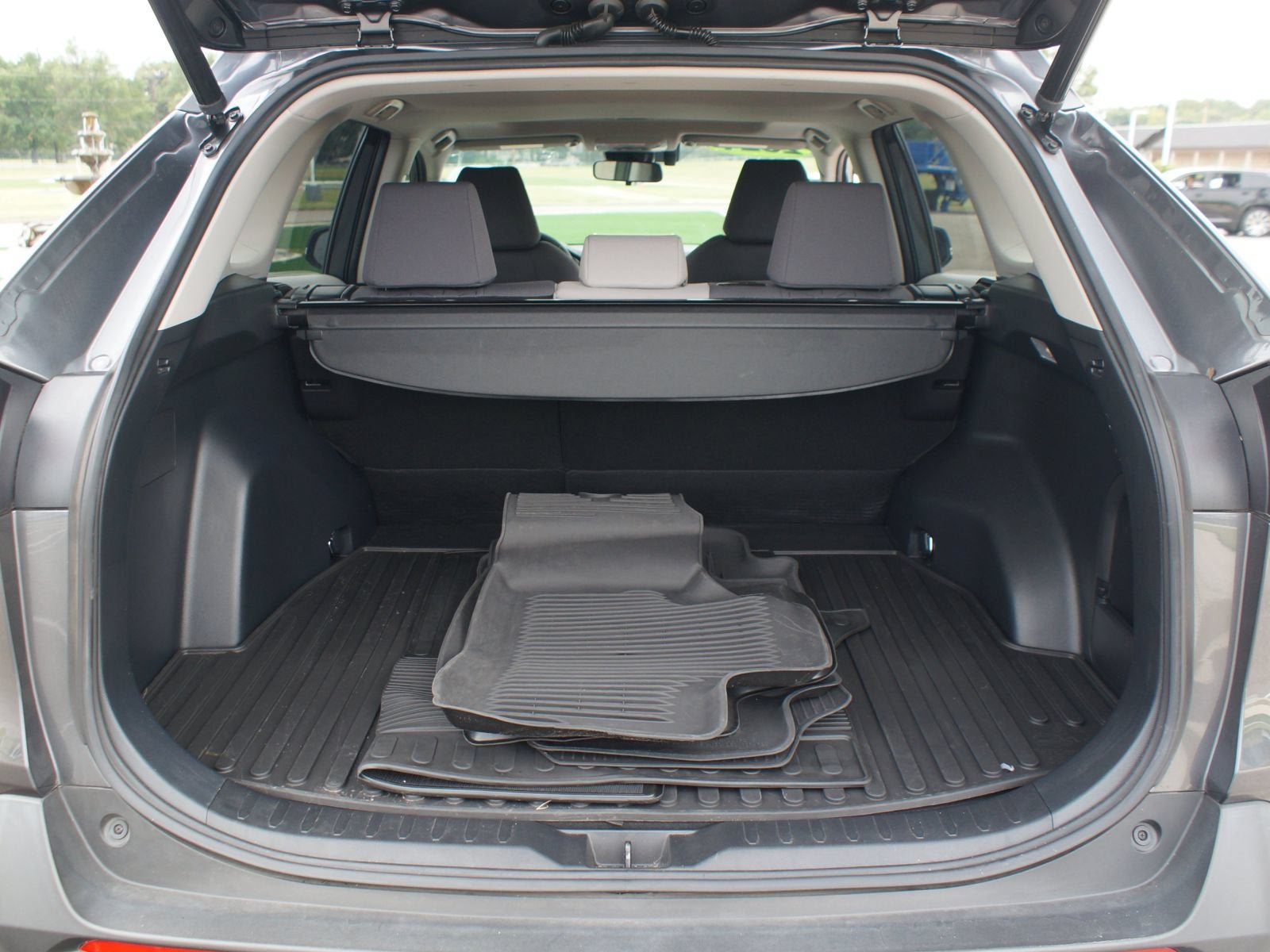 Used 2021 Toyota RAV4 XLE w/ Convenience Package AWD/4WD image 17
