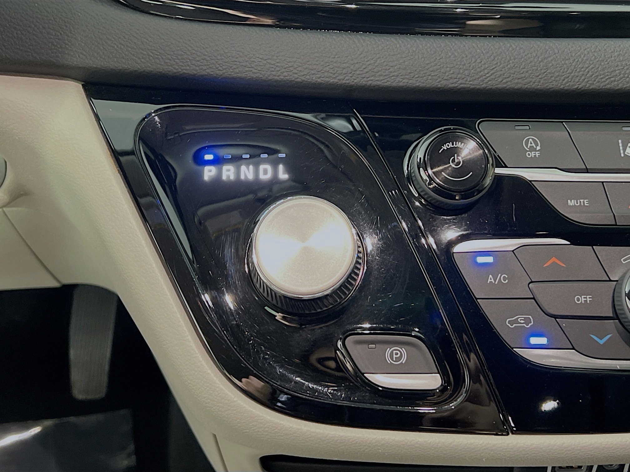 Used 2022 Chrysler Pacifica Touring-L image 24