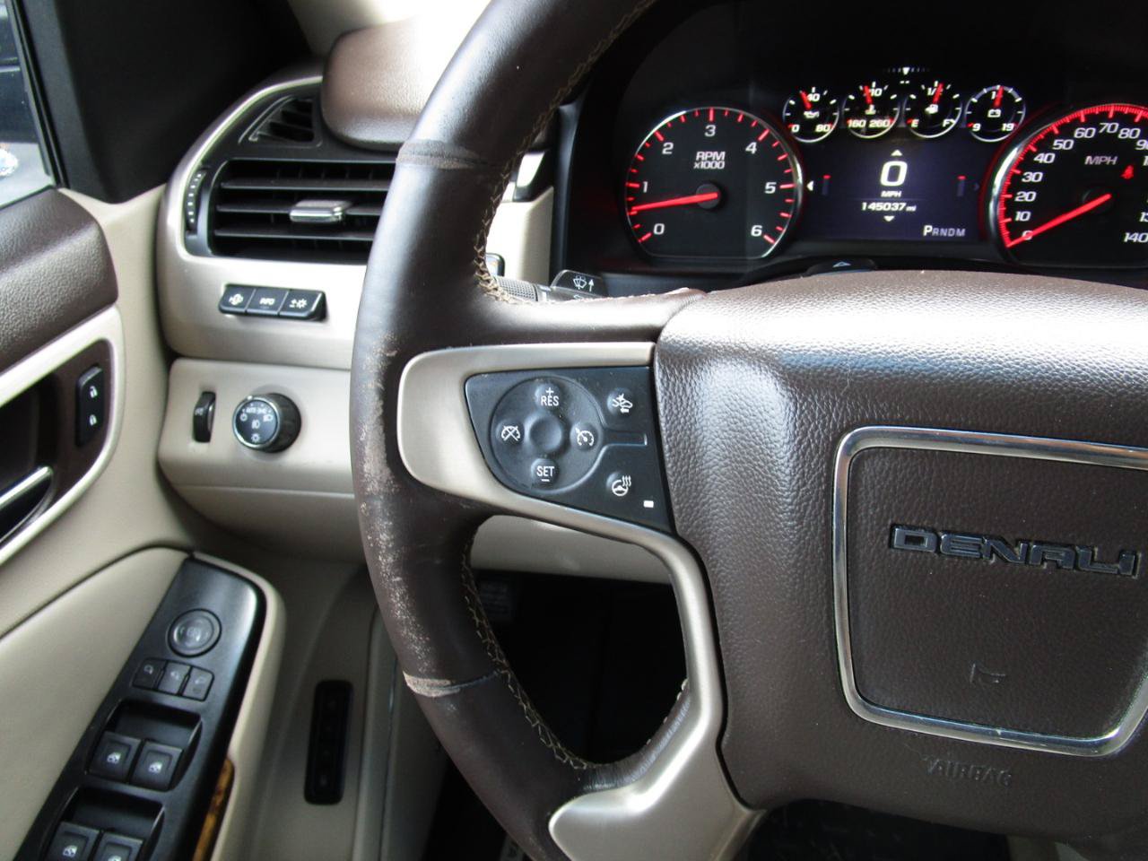 Used 2015 GMC Yukon Denali w/ Touring Package RWD image 12