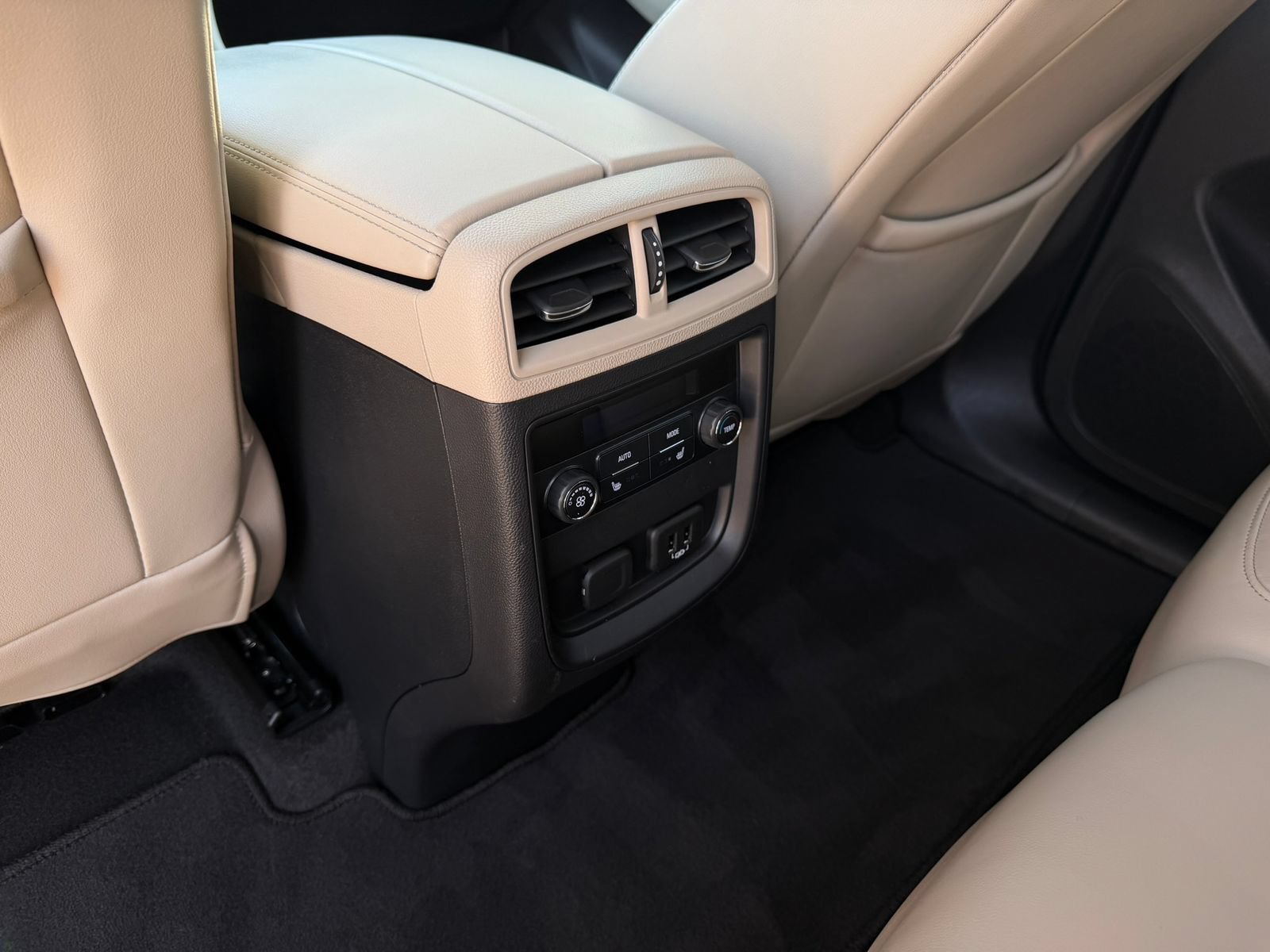 Used 2020 Buick Envision Essence FWD image 26