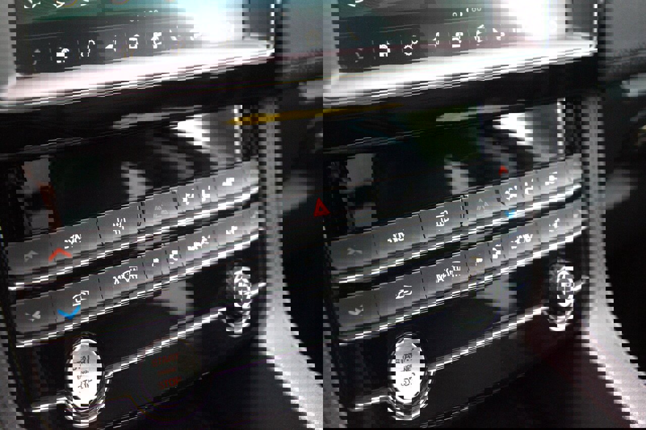 Used 2020 Jaguar F-PACE Prestige image 31