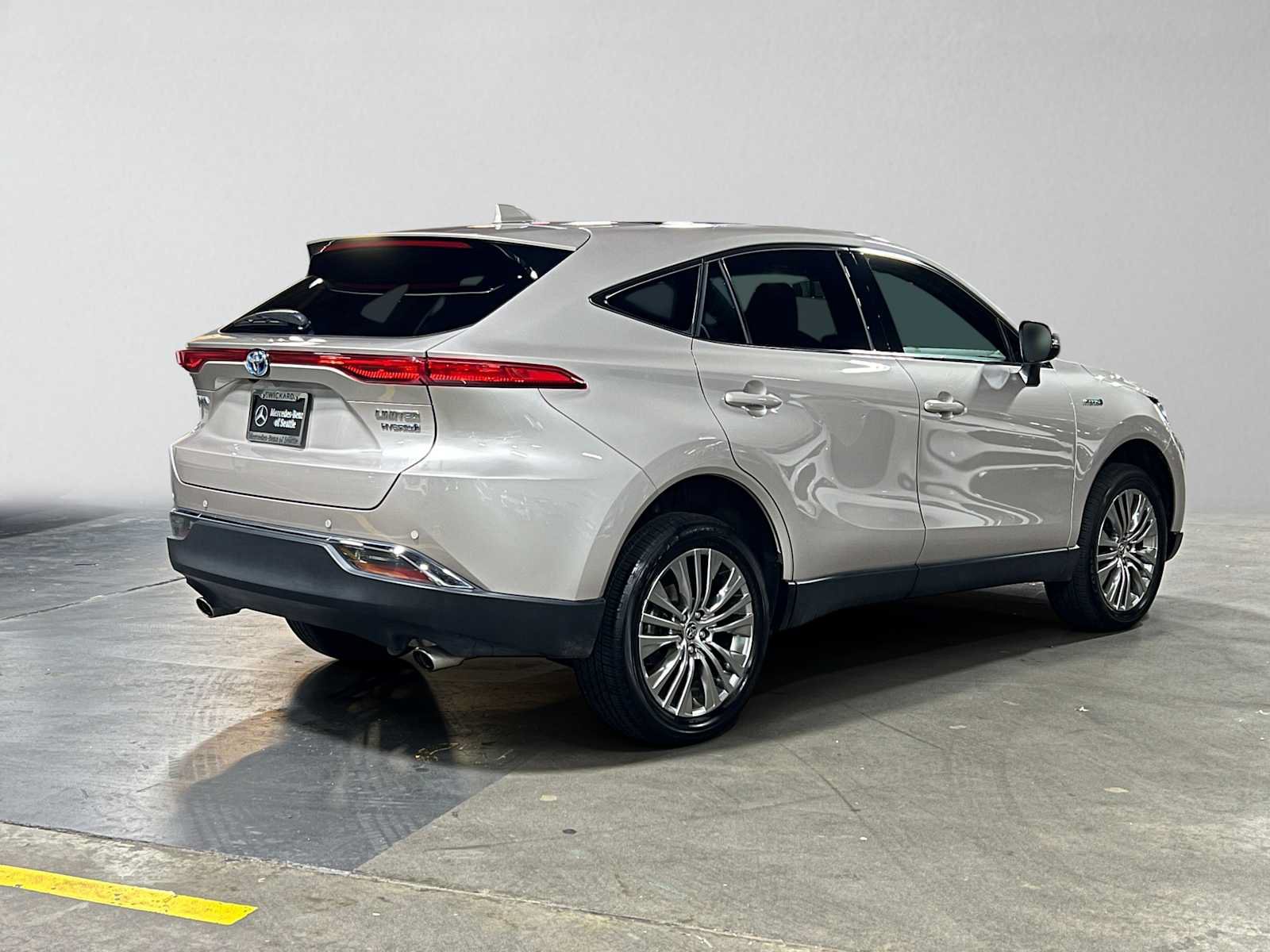 Used 2021 Toyota Venza Limited w/ Advanced Technology Package AWD/4WD image 3