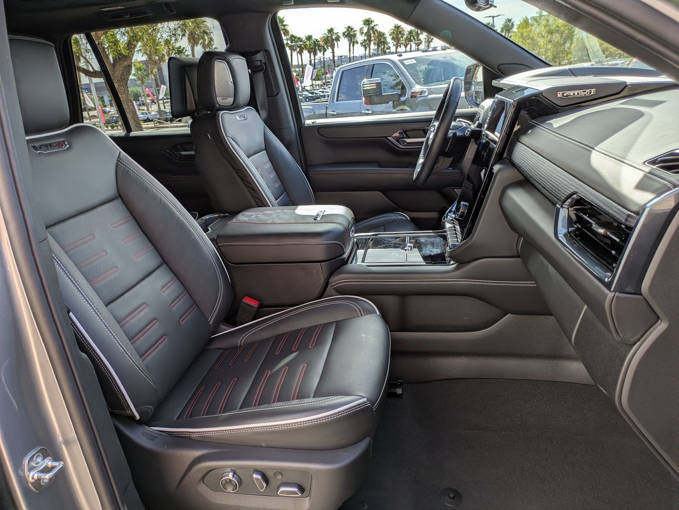Certified 2025 GMC Yukon AT4 Ultimate AWD/4WD image 30
