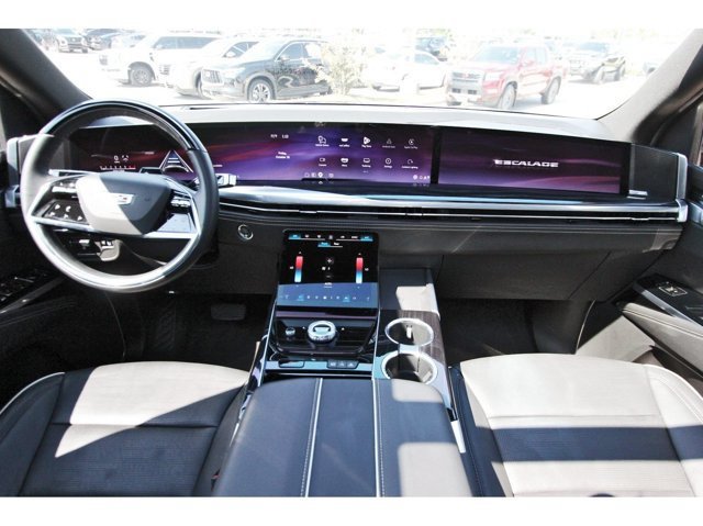 Used 2025 Cadillac Escalade ESV Sport AWD/4WD image 9