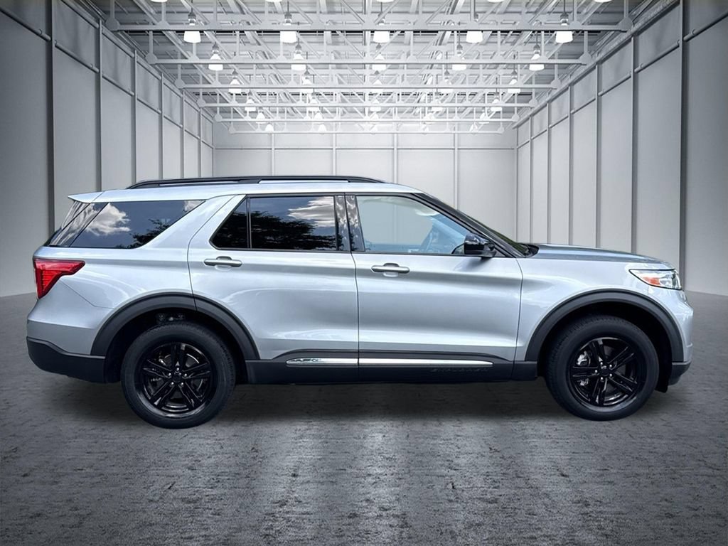 Used 2023 Ford Explorer XLT AWD/4WD image 10