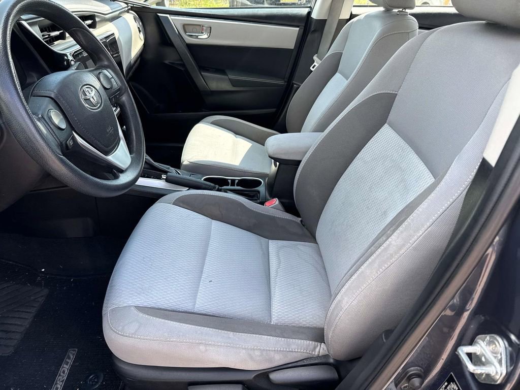 Used 2018 Toyota Corolla LE FWD image 18