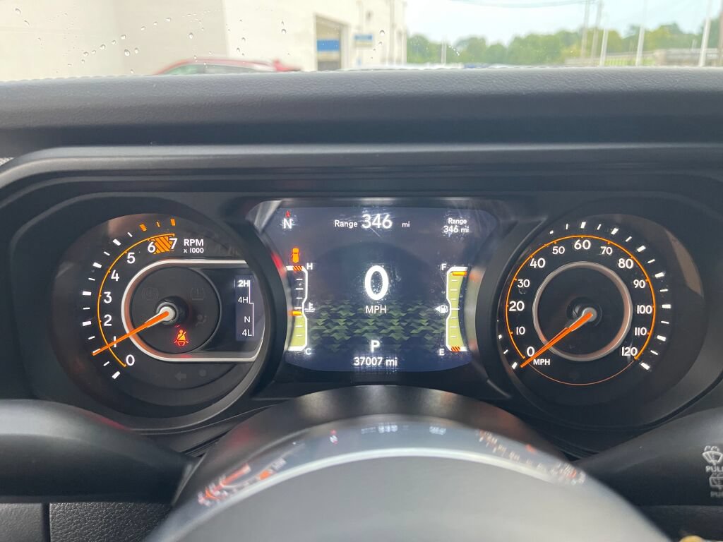 Used 2025 Jeep Wrangler Unlimited Sahara AWD/4WD image 22