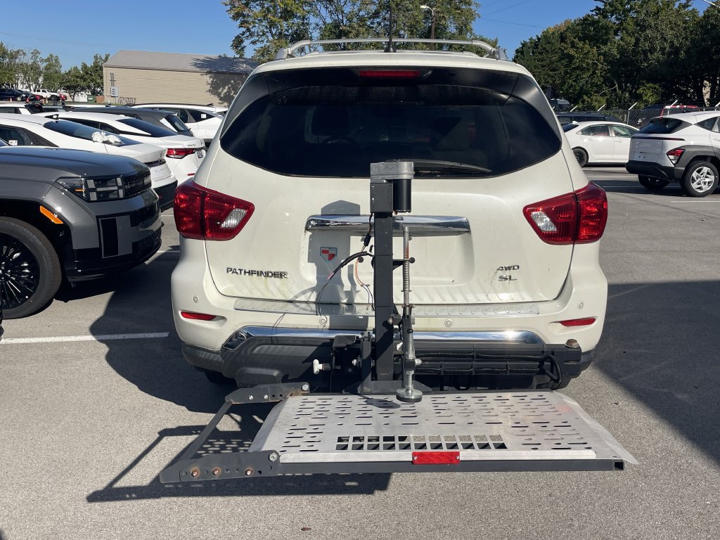 Used 2017 Nissan Pathfinder SL w/ SL Tech Package AWD/4WD image 6