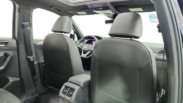 Used 2022 Volkswagen Tiguan SE R-Line image 26