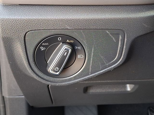 Used 2023 Volkswagen Atlas SE w/ Black Wheel Package image 31