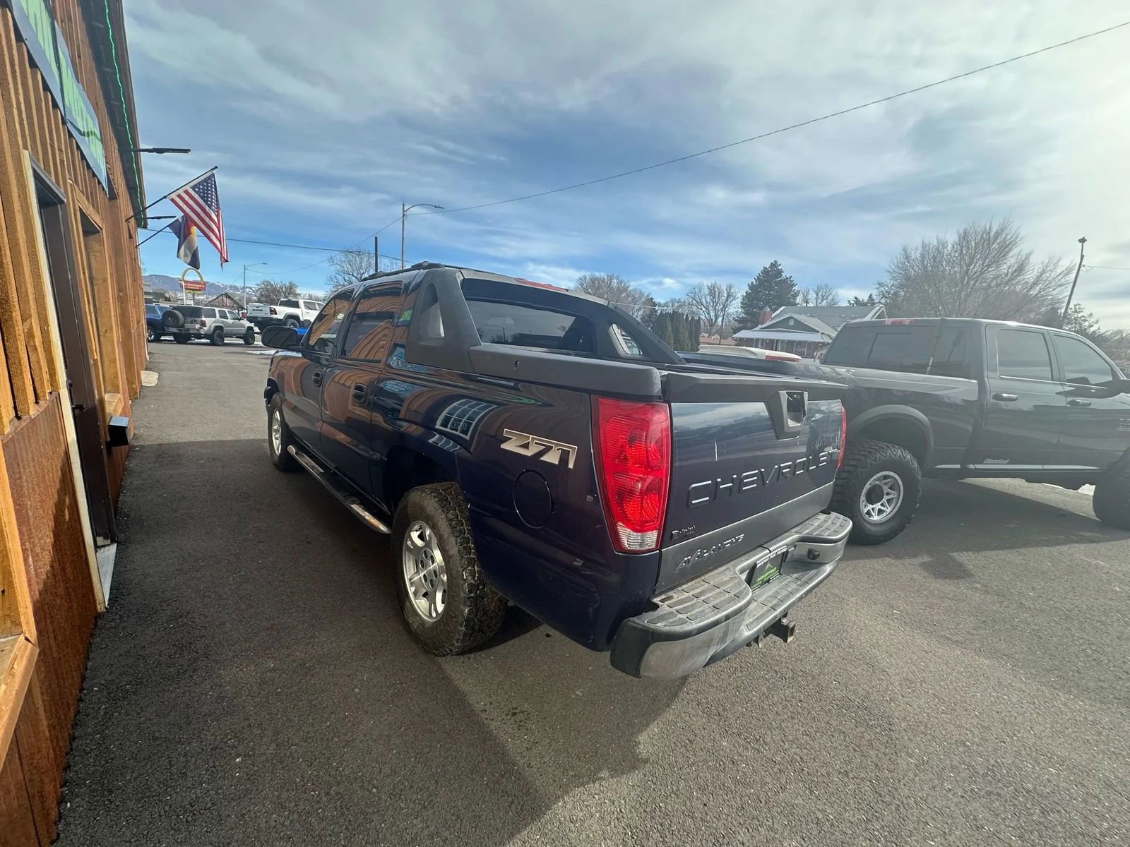 Used 2005 Chevrolet Avalanche Z71 w/ Sun And Sound Package image 6