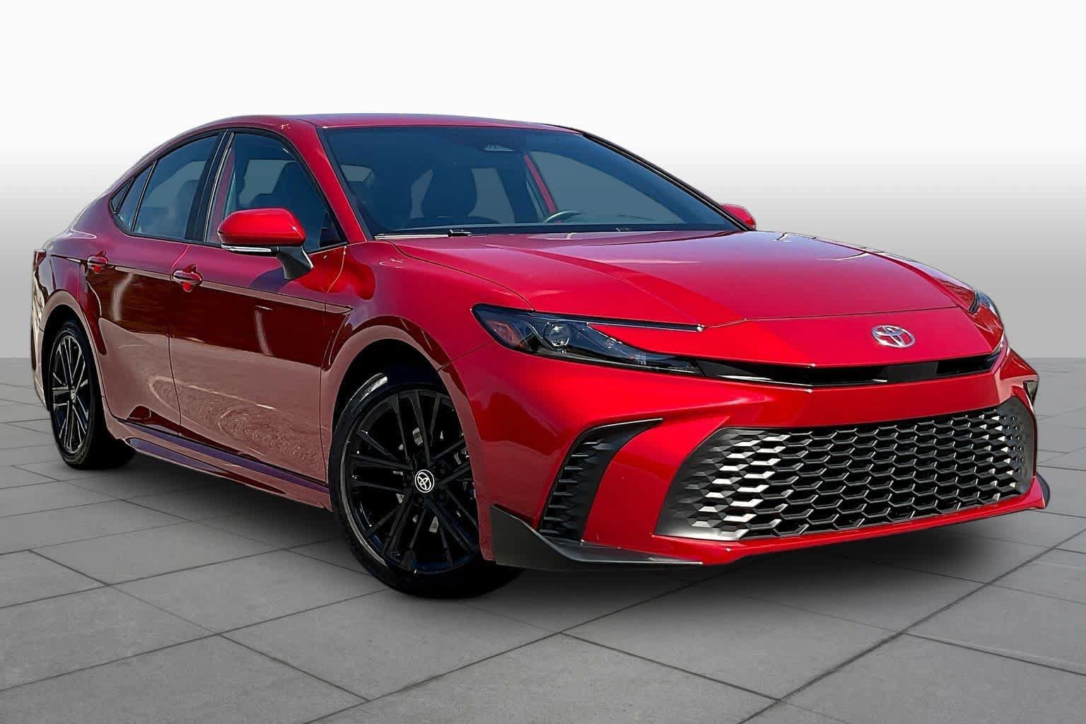 Used 2025 Toyota Camry SE w/ Convenience Package FWD image 3