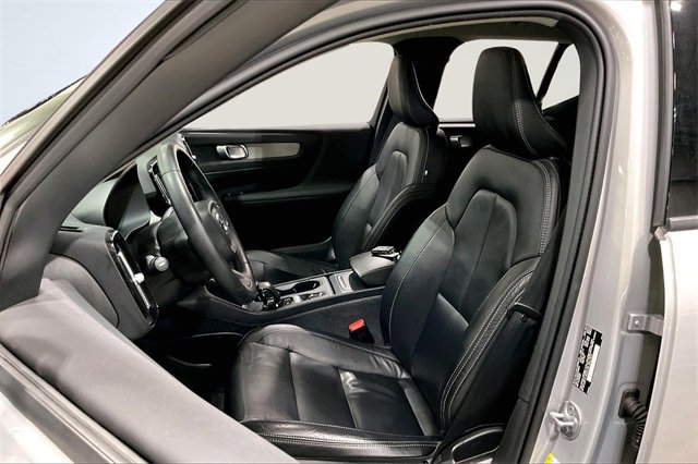 Certified 2023 Volvo XC40 B5 Core w/ Convenience Package image 26