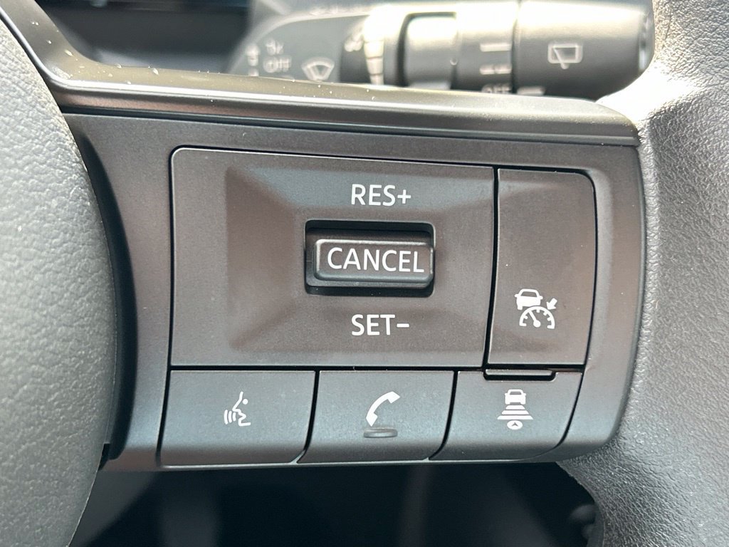 Certified 2025 Nissan Kicks SV FWD image 27