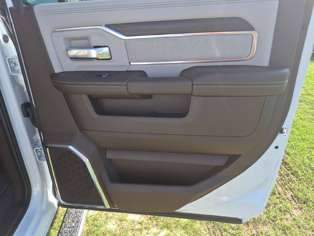 New 2026 RAM 3500 Laramie AWD/4WD image 29
