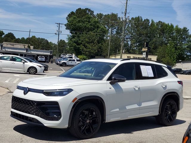 Certified 2025 Volkswagen Tiguan SE R-Line AWD/4WD image 31
