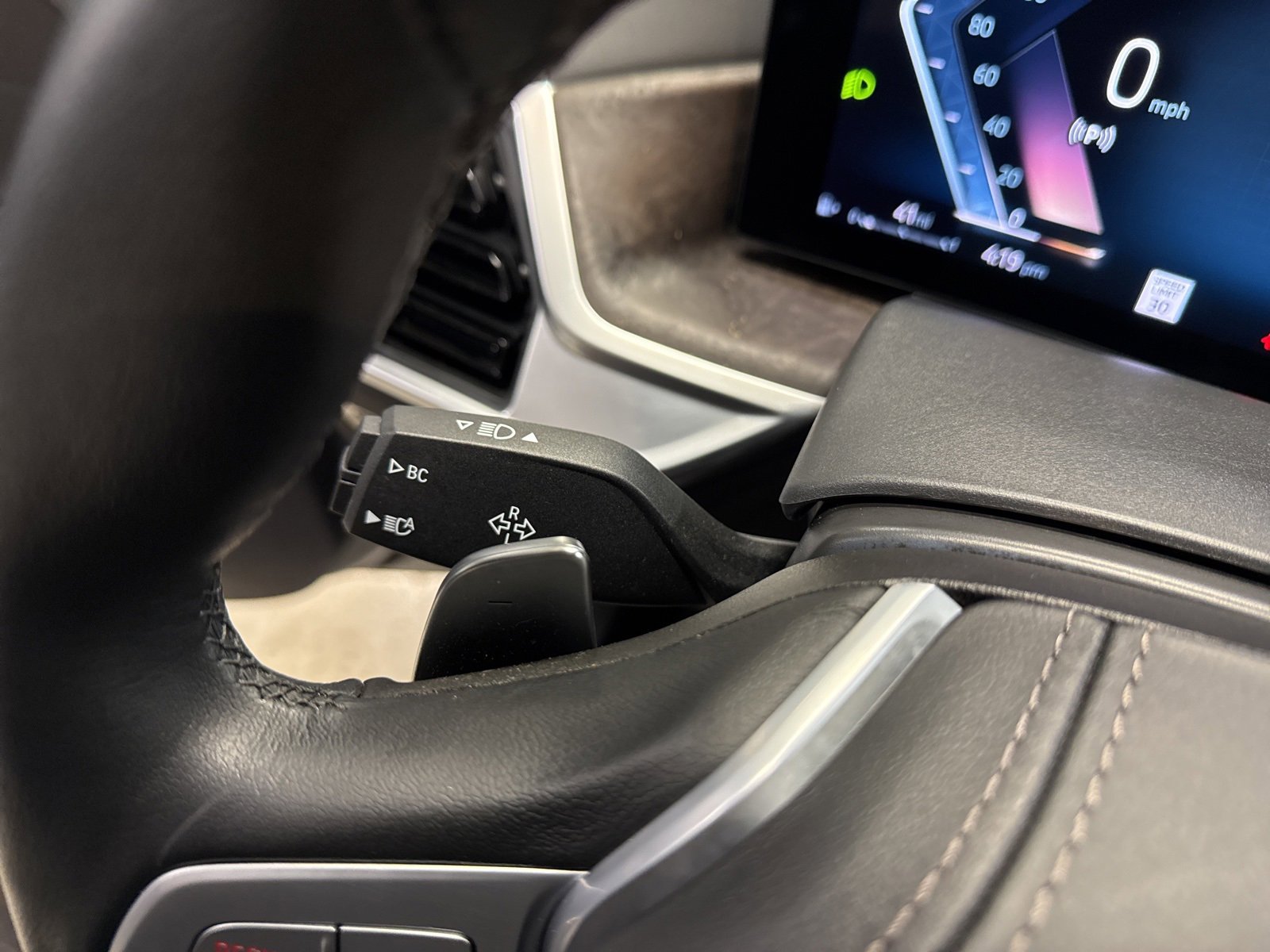 Used 2025 BMW X7 xDrive40i w/ Premium Package image 24