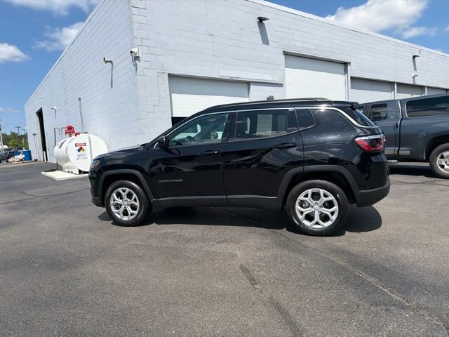 Used 2024 Jeep Compass Latitude AWD/4WD image 17