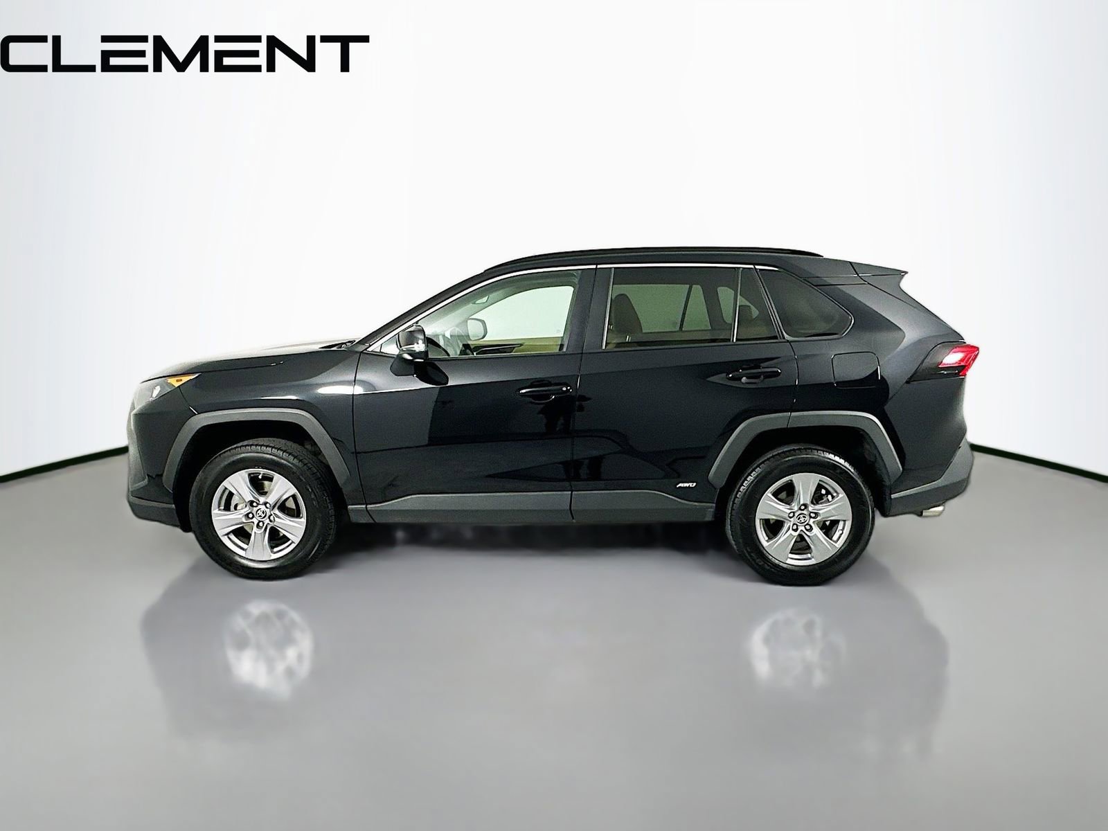 Used 2022 Toyota RAV4 LE image 4
