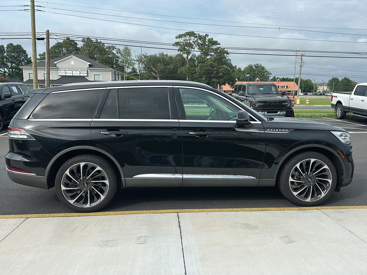 Used 2020 Lincoln Aviator Reserve w/ Equipment Group 202A AWD/4WD image 4