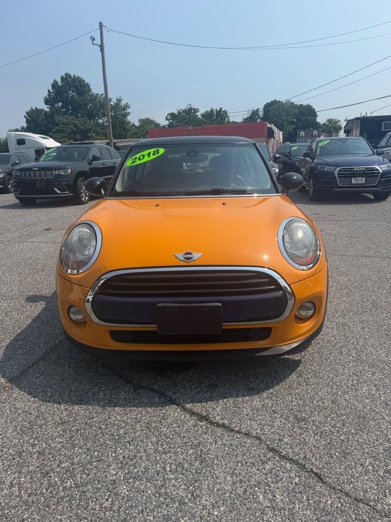 Used 2018 MINI Cooper 2-Door Hardtop w/ Cold Weather Package FWD image 3