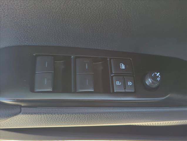 Used 2026 Toyota Camry SE FWD image 11