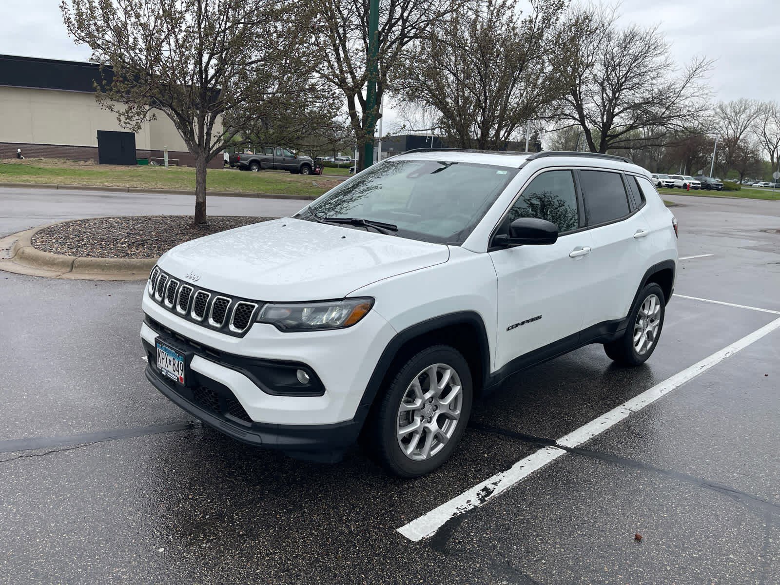 Used 2023 Jeep Compass Latitude w/ Sun and Sound Group AWD/4WD image 2