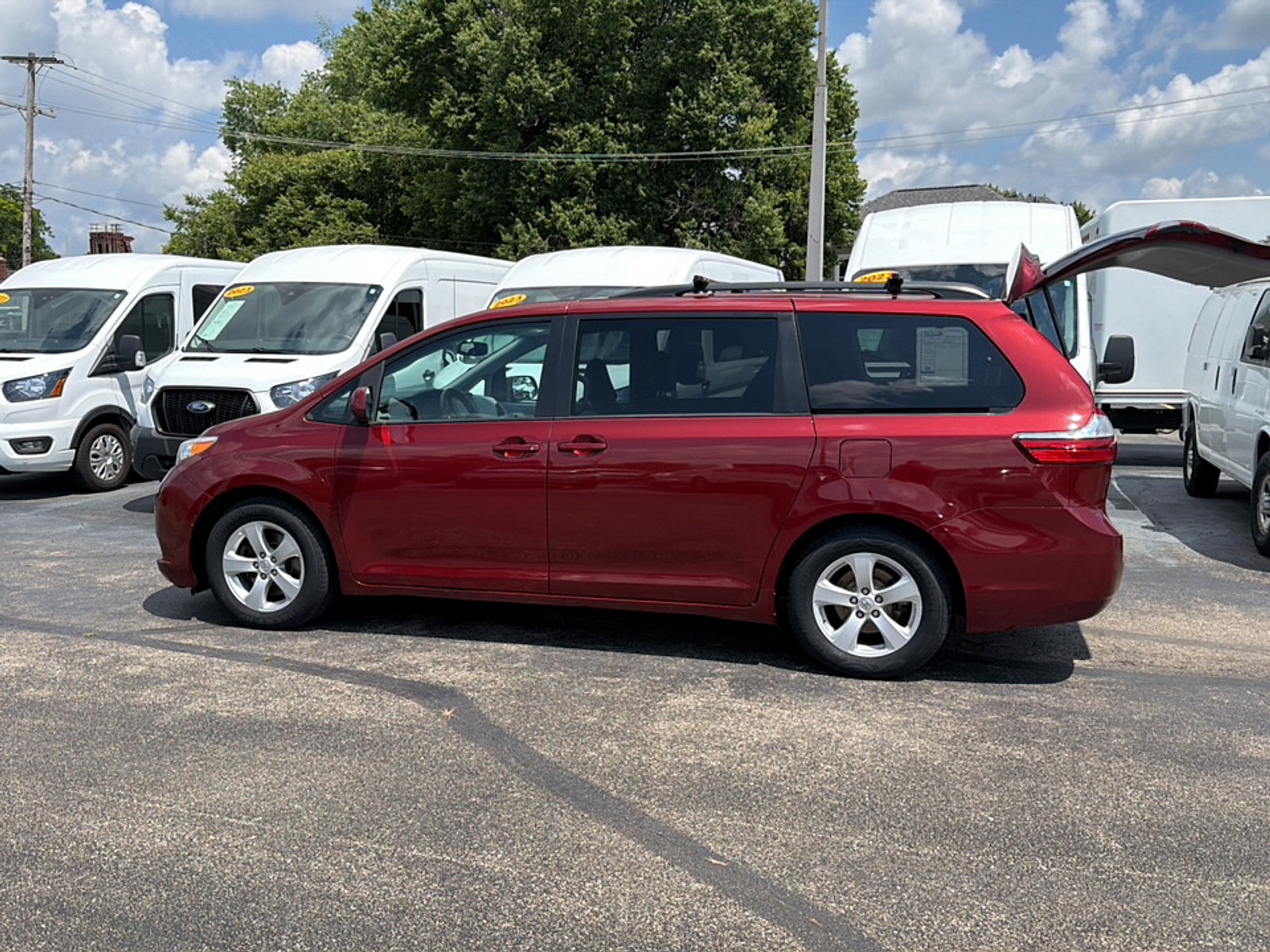Used 2017 Toyota Sienna LE FWD image 4