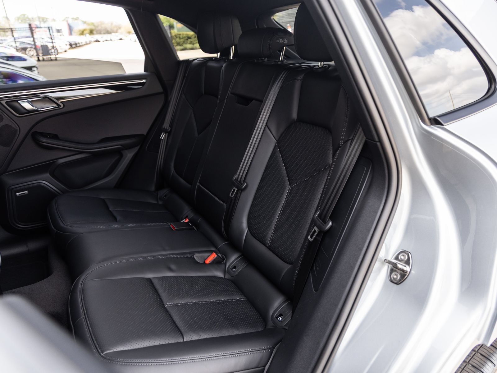 Certified 2026 Porsche Macan AWD/4WD image 37