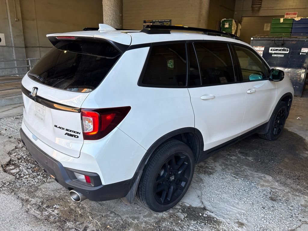 Used 2024 Honda Passport Black Edition image 3